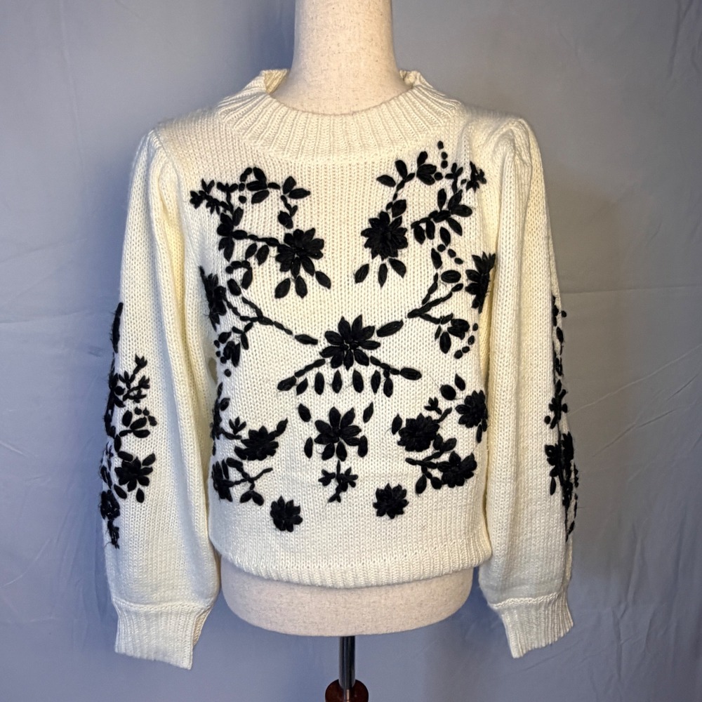 See And Be Seen Cream Floral Embroidered Puff Sleeve Knit Sweater Womens Medium‎